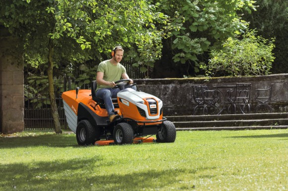 Минітрактор-газонокосарка STIHL RT 6127.1 ZL, 125см (61702000030) Минітрактор-газонокосарка STIHL RT 6127.1 ZL, 125см (61702000030)