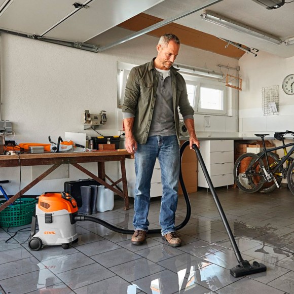 Будівельний пилосос STIHL SE 33 (SE010124413) Будівельний пилосос STIHL SE 33 (SE010124413)