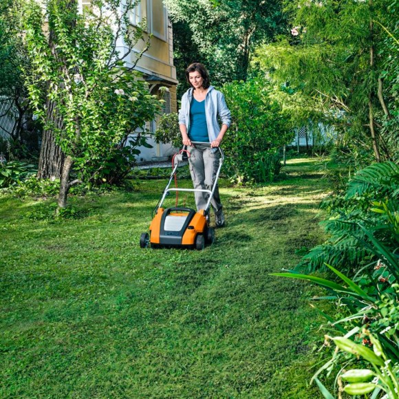 Аератор електричний STIHL RLE 240.0, ширина захвату 34см (62910115615) Аератор електричний STIHL RLE 240.0, ширина захвату 34см (62910115615)