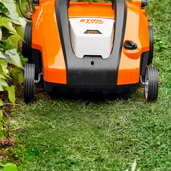 Аератор акумуляторний STIHL RLA 240.0, каркас, ширина захвату 34см (62910116610) Аератор акумуляторний STIHL RLA 240.0, каркас, ширина захвату 34см (62910116610)