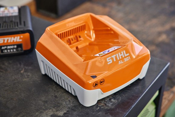 Зарядний пристрій STIHL AL 301 (EA094305500)