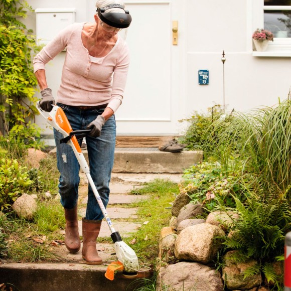 Тример акумуляторний STIHL FSA 45, кос. головка AutoCut 2-2 (45120115701) Тример акумуляторний STIHL FSA 45, кос. головка AutoCut 2-2 (45120115701)