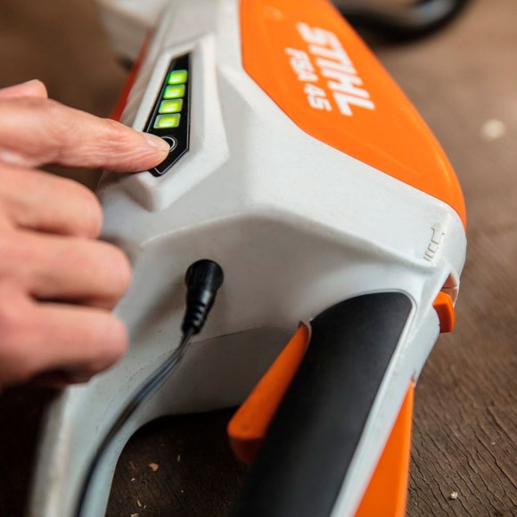 Тример акумуляторний STIHL FSA 45, кос. головка AutoCut 2-2 (45120115701) Тример акумуляторний STIHL FSA 45, кос. головка AutoCut 2-2 (45120115701)