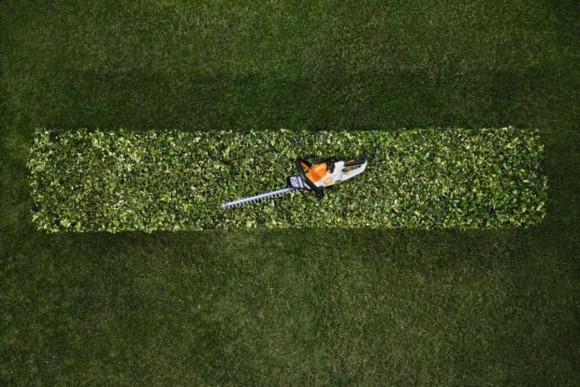 Акумуляторні ножиці STIHL HSA 30, каркас, ніж 45см (HA080113501) Акумуляторні ножиці STIHL HSA 30, каркас, ніж 45см (HA080113501)