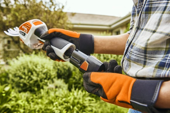 Садовые ножницы аккумуляторные STIHL HSA 26, каркас, нож для кустов 20см, нож для травы 12см (HA030113500) Садовые ножницы аккумуляторные STIHL HSA 26, каркас, нож для кустов 20см, нож для травы 12см (HA030113500)