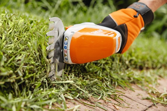 Садовые ножницы аккумуляторные STIHL HSA 26, каркас, нож для кустов 20см, нож для травы 12см (HA030113500) Садовые ножницы аккумуляторные STIHL HSA 26, каркас, нож для кустов 20см, нож для травы 12см (HA030113500)
