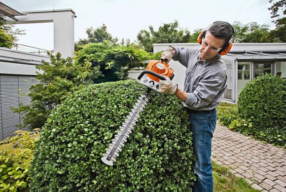 Садові мотоножиці STIHL HS 45, ніж 60см (42280112938) Садові мотоножиці STIHL HS 45, ніж 60см (42280112938)