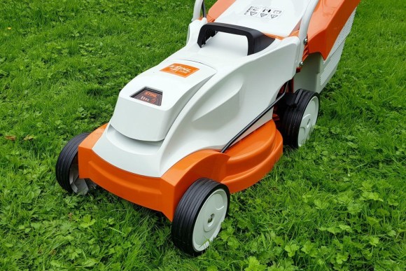 Газонокосилка аккумуляторная STIHL RMA 235.1 SET, 33см (63112000049) Газонокосилка аккумуляторная STIHL RMA 235.1 SET, 33см (63112000049)