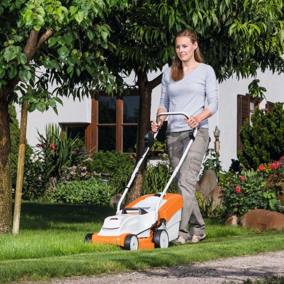 Газонокосилка аккумуляторная STIHL RMA 235.1 SET, 33см (63112000049) Газонокосилка аккумуляторная STIHL RMA 235.1 SET, 33см (63112000049)