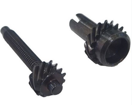 Комплект - Циліндричне зубчате колесо / Натяжний болт STIHL 11290071000