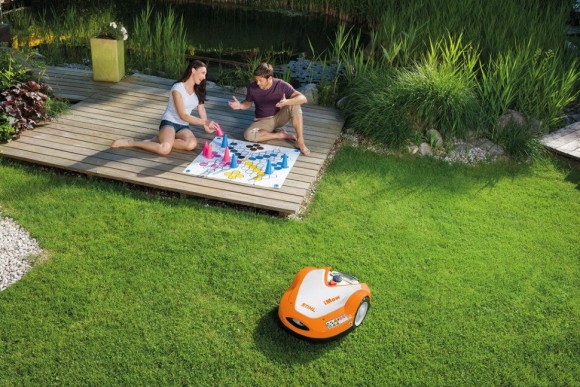 Газонокосилка-робот STIHL RMI 632P, 28см (63090111478) Газонокосилка-робот STIHL RMI 632P, 28см (63090111478)