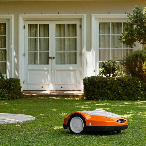 Газонокосилка-робот STIHL RMI 632P, 28см (63090111478) Газонокосилка-робот STIHL RMI 632P, 28см (63090111478)