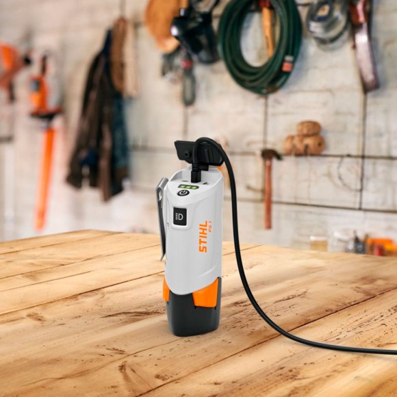 Зарядный адаптер STIHL PS1.0 (GA080118000) Зарядный адаптер STIHL PS1.0 (GA080118000)