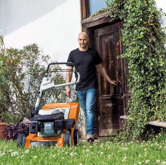 Газонокосилка бензиновая STIHL RM 655.0V, 53см (63740113401) Газонокосилка бензиновая STIHL RM 655.0V, 53см (63740113401)