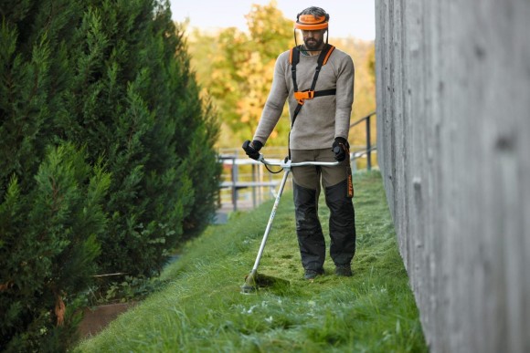 Триммер аккумуляторный STIHL FSA 120 Pro, каркас, нож для травы 230мм-2 (FA082000000)