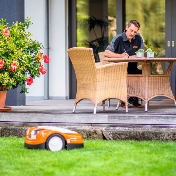 Газонокосилка-робот STIHL RMI 422.2P, 20см (63010121407)