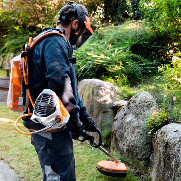 Триммер аккумуляторный STIHL FSA 130 Pro, каркас, нож для травы 260мм-2 (48672000018)
