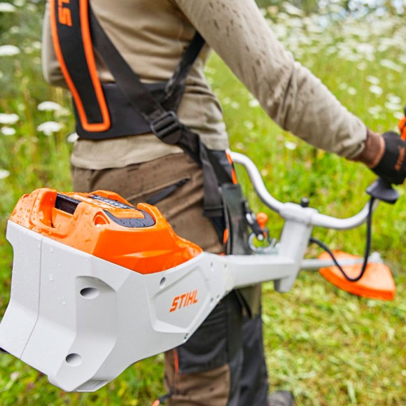 Триммер аккумуляторный STIHL FSA 135 Pro, каркас, нож для травы 260мм-2 (FA012000024)