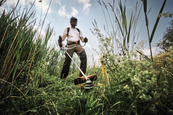 Триммер аккумуляторный STIHL FSA 140 Pro, каркас, нож для травы 260мм-2 (FA012000048)