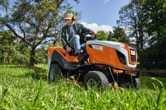 Минитрактор-газонокосилка STIHL RT 5097.1, 95см (61602000023) Минитрактор-газонокосилка STIHL RT 5097.1, 95см (61602000023)