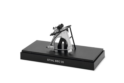 Коллекционная модель бензопилы STIHL BBU (04640350230) Коллекционная модель бензопилы STIHL BBU (04640350230)