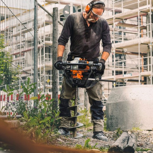 Мотобур STIHL BT 131 (43130112120) Мотобур STIHL BT 131 (43130112120)