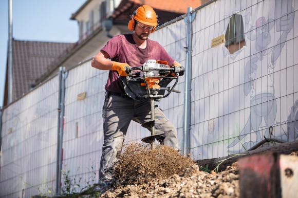 Мотобур STIHL BT 131 (43130112120) Мотобур STIHL BT 131 (43130112120)